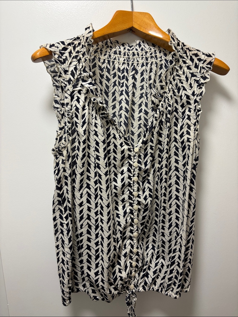 Sleeveless Button-Front Ruffle Tie Hem Top - Navy & Offwhite